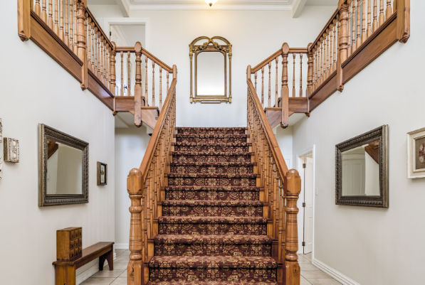 The Role of Wood Balusters in Traditional and Modern Home Décor
